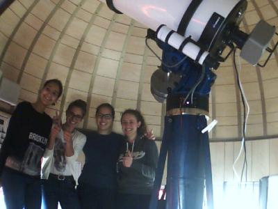 Studenti liceali all'opera nell'osservatorio astronomico